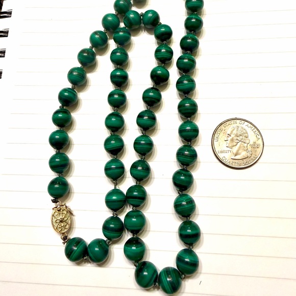 Vintage Malachite Necklace • traditional Hand Knotted silk• Silver gilt clasp - Picture 9 of 10
